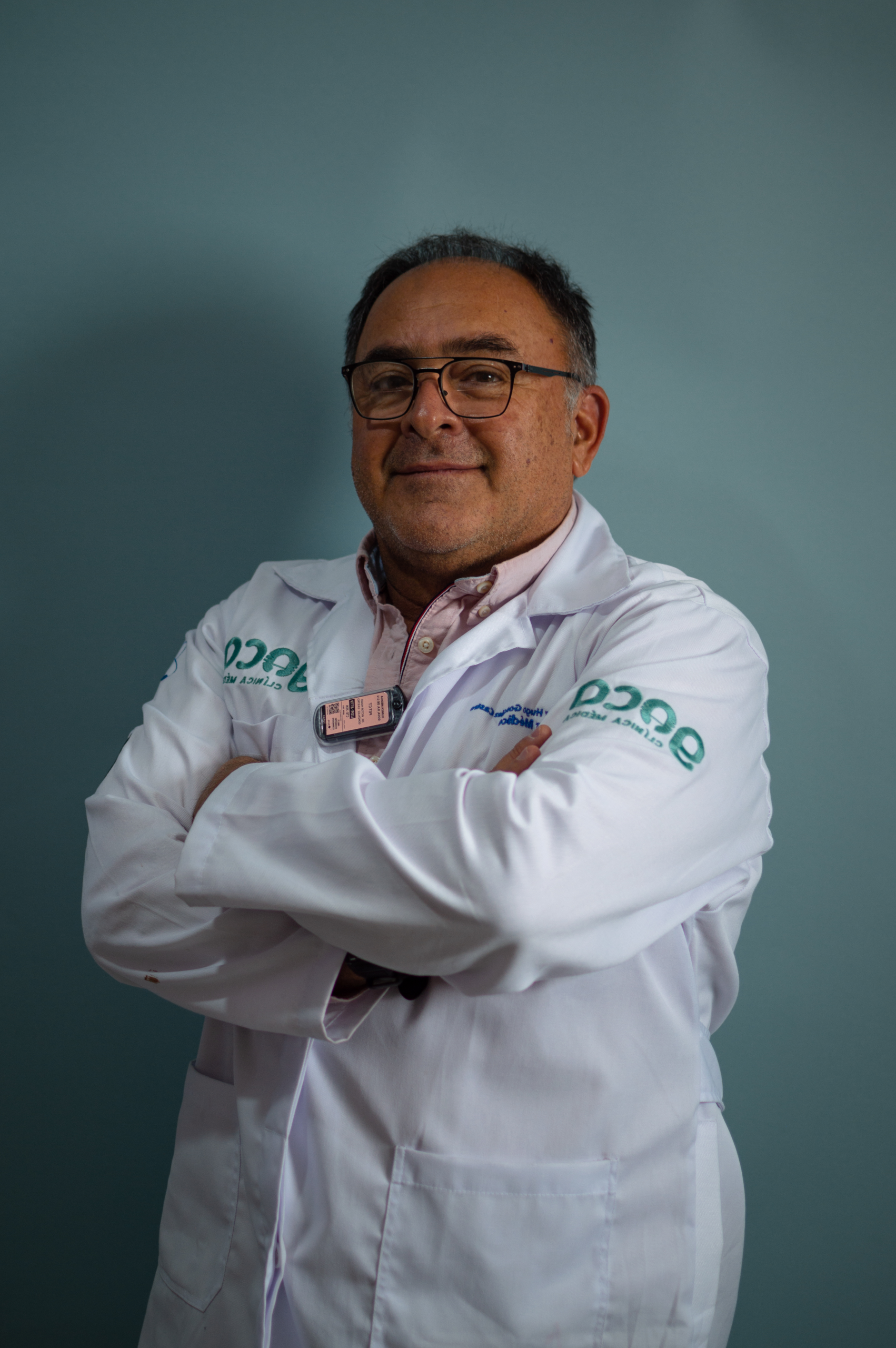  Dr. Víctor González